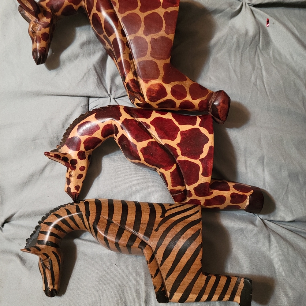 Vintage African wooden sitting animals. Set of 3 - Picture 10 of 10